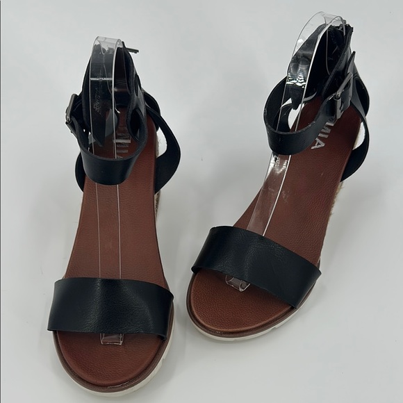 MIA‎ Black and Brown Sandals Minimalist T-Strap Design - Picture 1 of 15